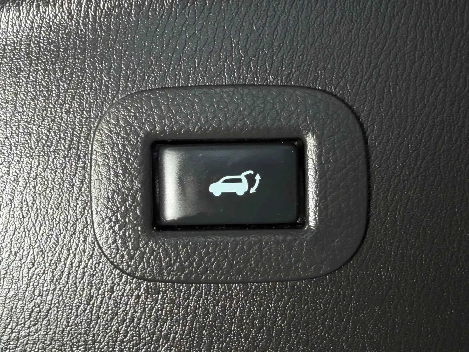 Used 2015 INFINITI QX80 2WD w/ Deluxe Technology Package image 16