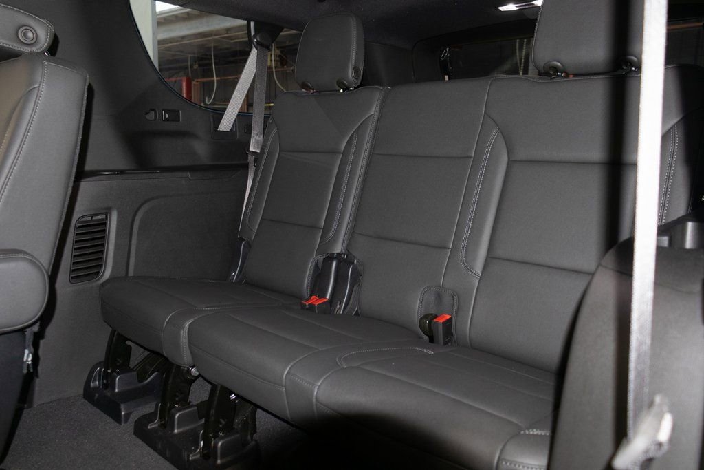 Used 2024 Chevrolet Suburban Z71 w/ Luxury Package image 23