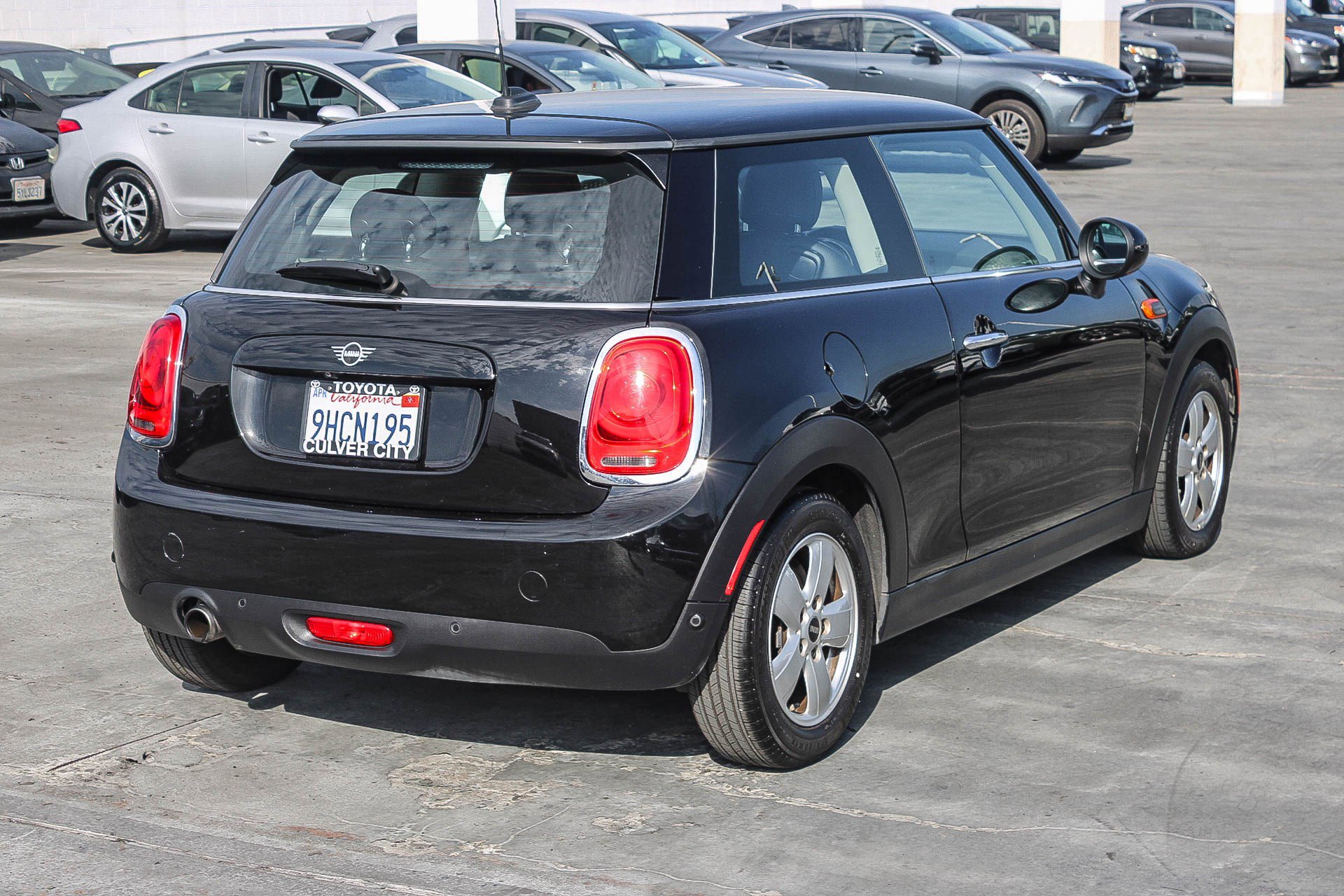 Used 2019 MINI Cooper 2-Door Hardtop image 9