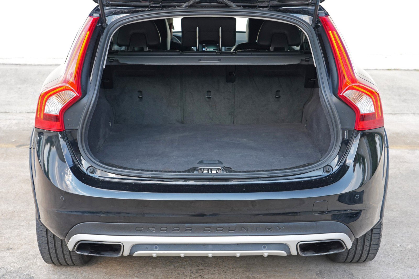Used 2018 Volvo V60 T5 Cross Country w/ Convenience Package AWD/4WD image 9