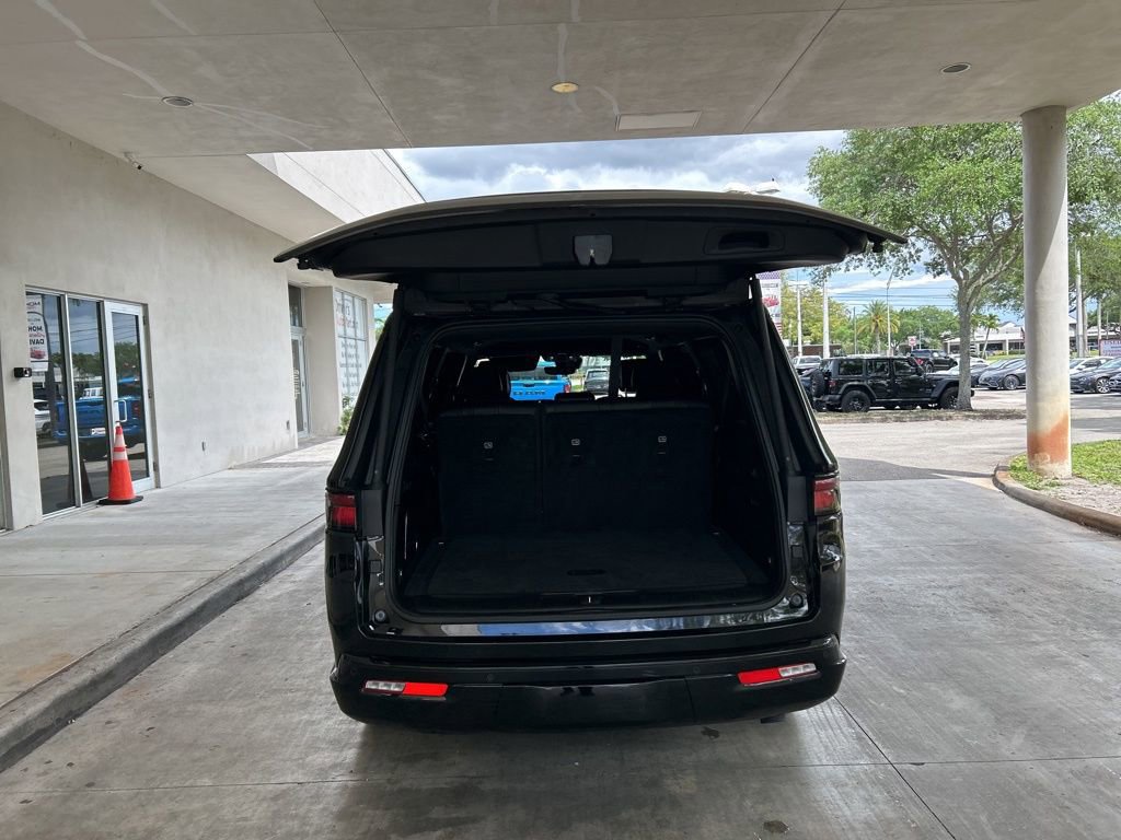 Used 2025 Jeep Wagoneer L Series II image 33