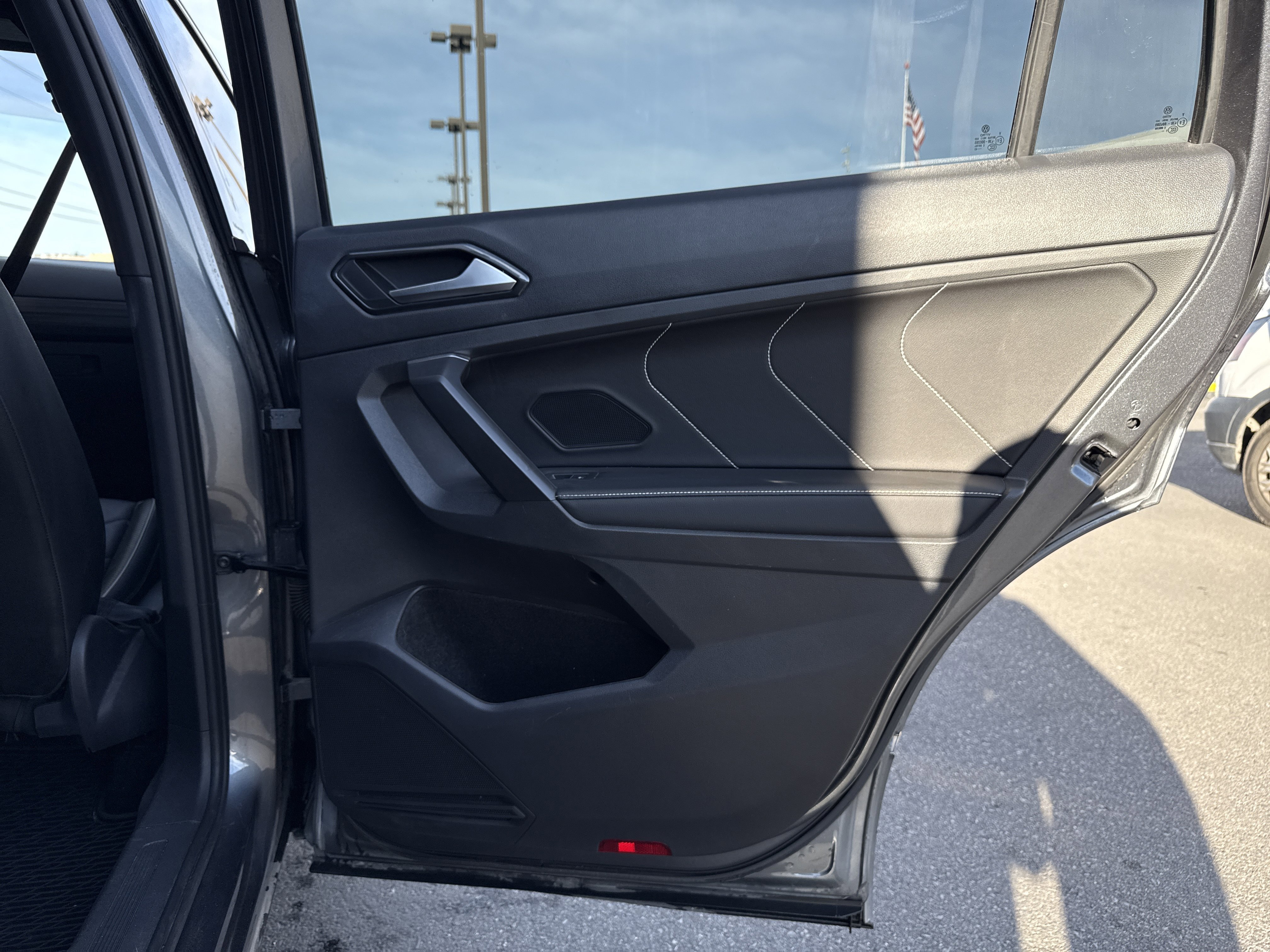 Used 2022 Volkswagen Tiguan SEL R-Line image 37