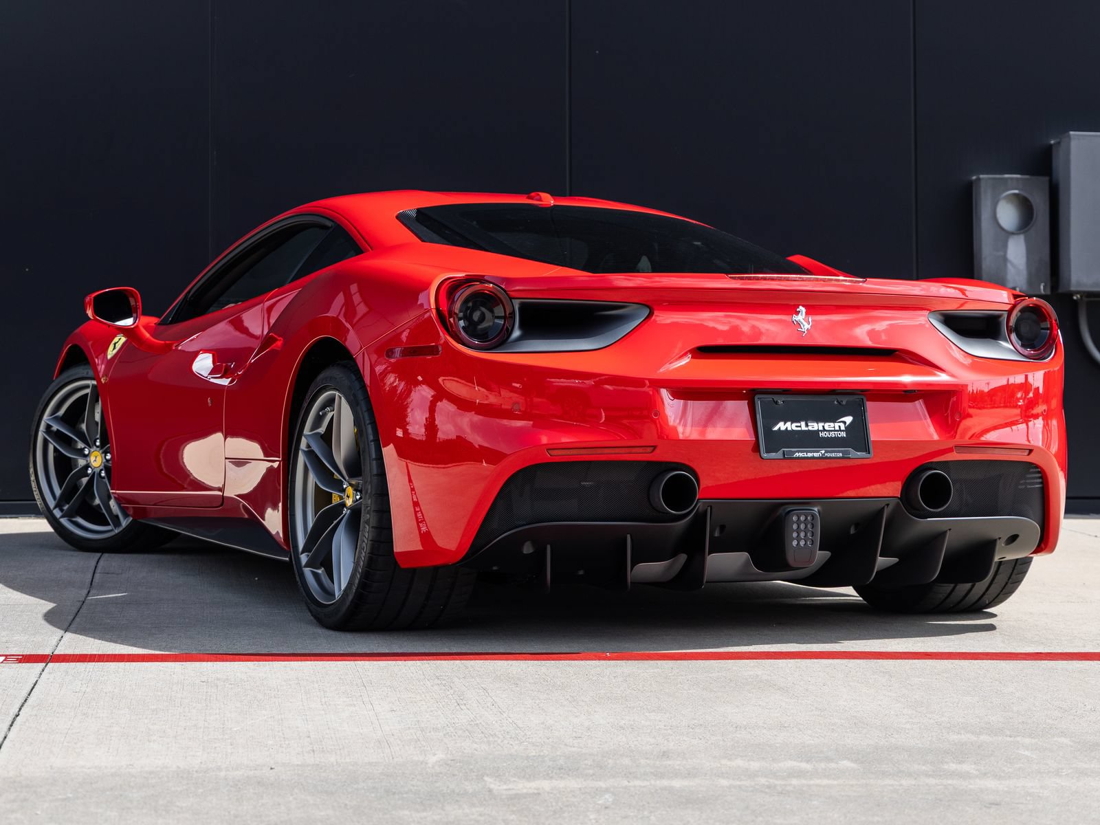 Used 2017 Ferrari 488 GTB RWD image 7