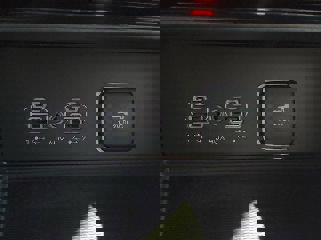 Certified 2025 Jeep Grand Cherokee Limited w/ Luxury Tech Group II image 33