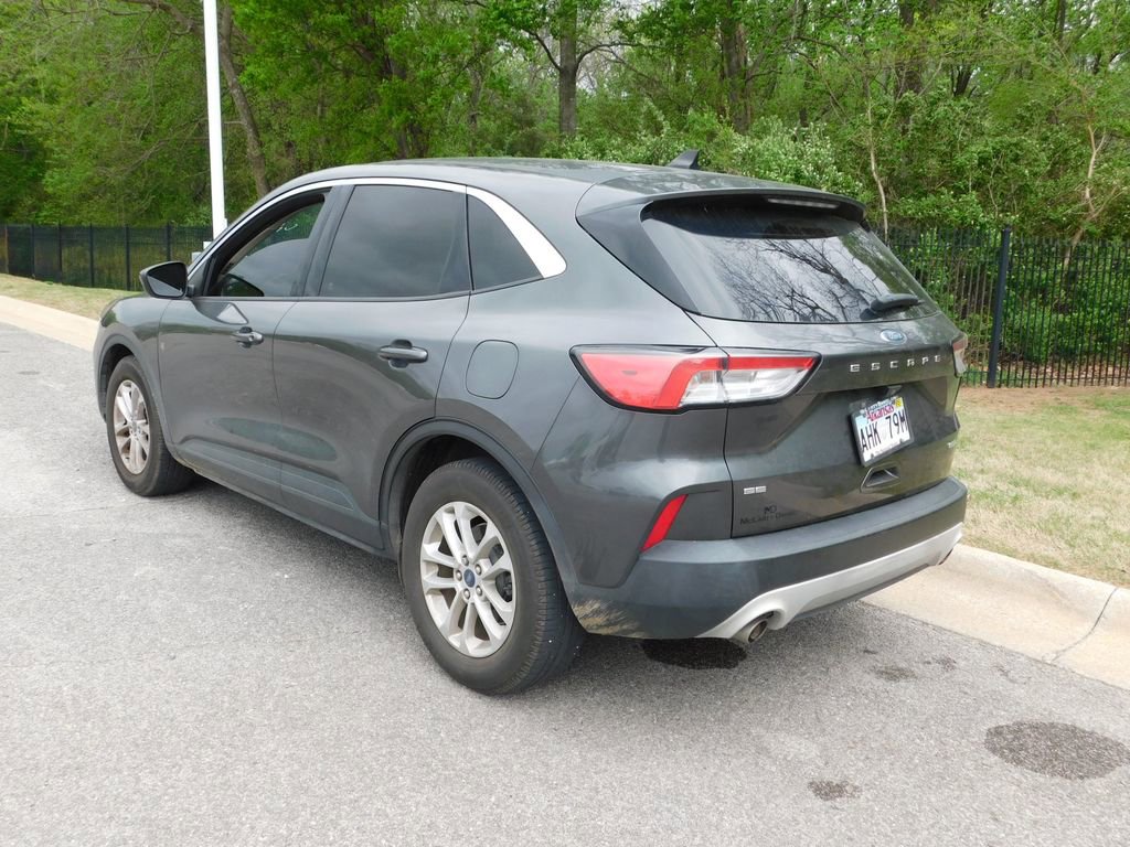 Used 2020 Ford Escape SE image 3