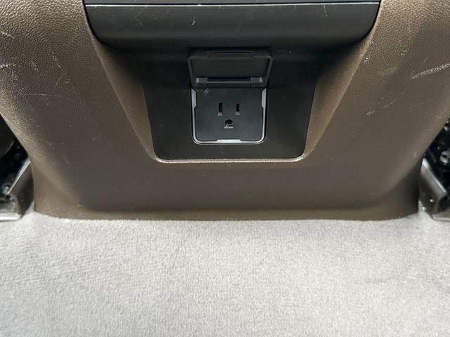 Used 2024 Chevrolet Suburban LT image 33