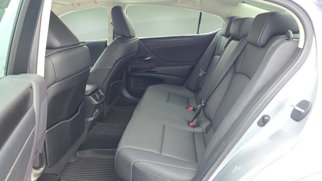 Certified 2023 Lexus ES 350 w/ Premium Package image 14