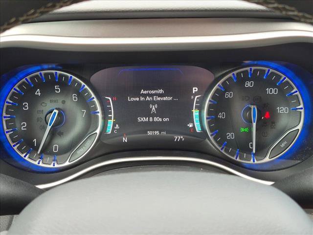 Used 2025 Chrysler Pacifica Select FWD image 3