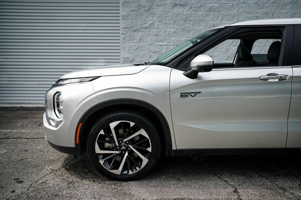 Used 2023 Mitsubishi Outlander LE AWD/4WD image 10