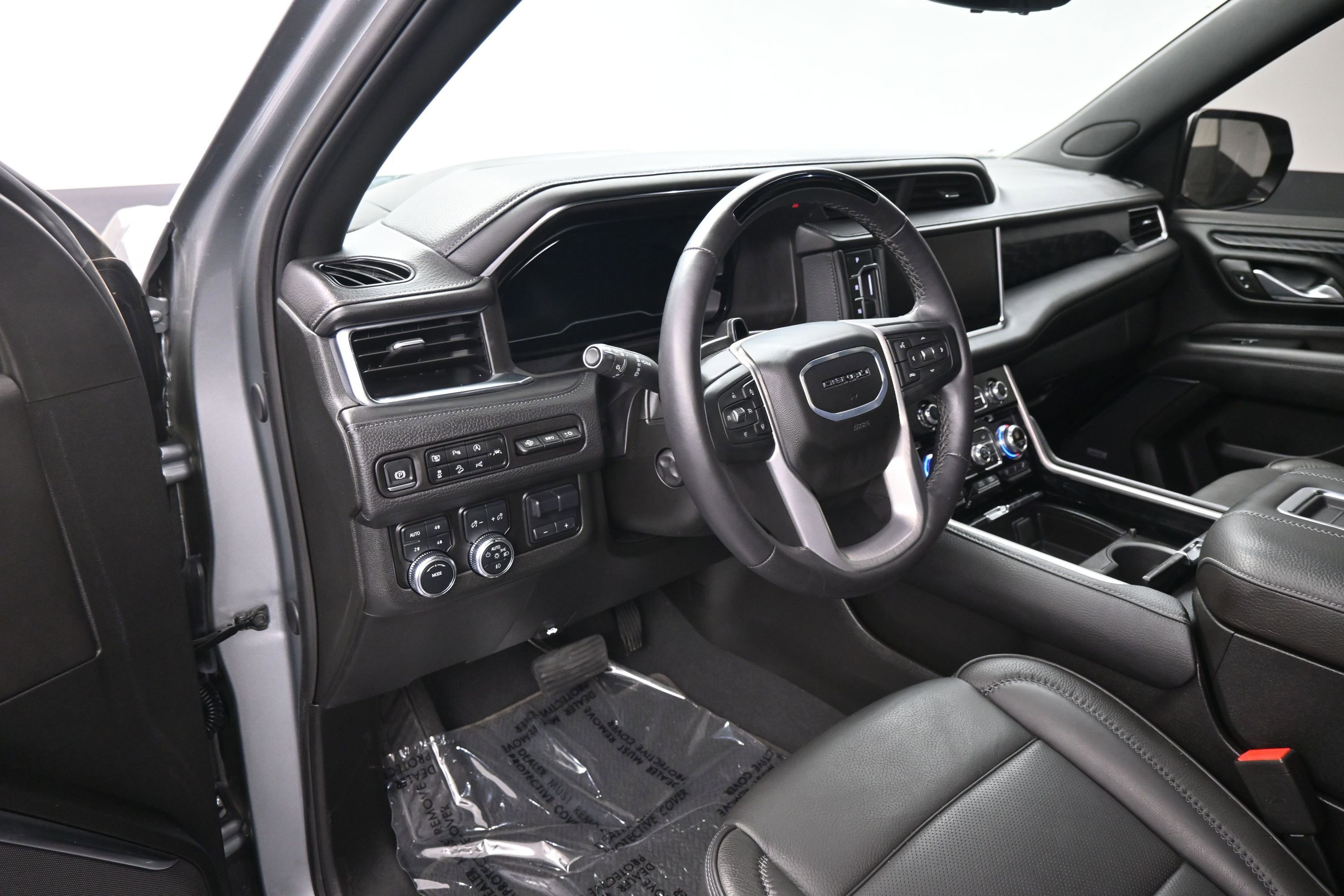 Used 2024 GMC Yukon XL Denali w/ Advanced Technology Package AWD/4WD image 12