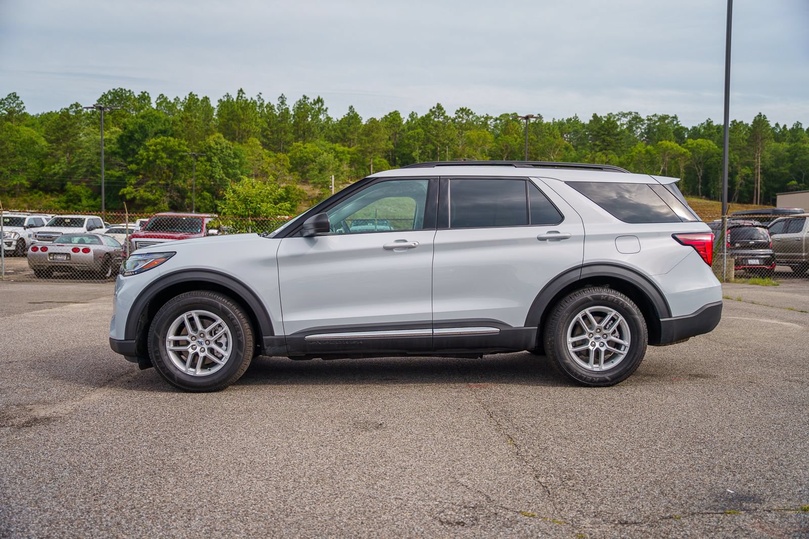 Certified 2025 Ford Explorer Active RWD image 4