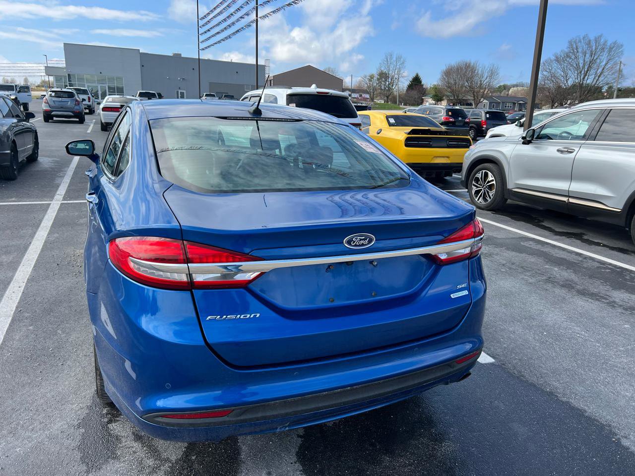 Used 2017 Ford Fusion SE w/ Fusion SE Technology Package image 3