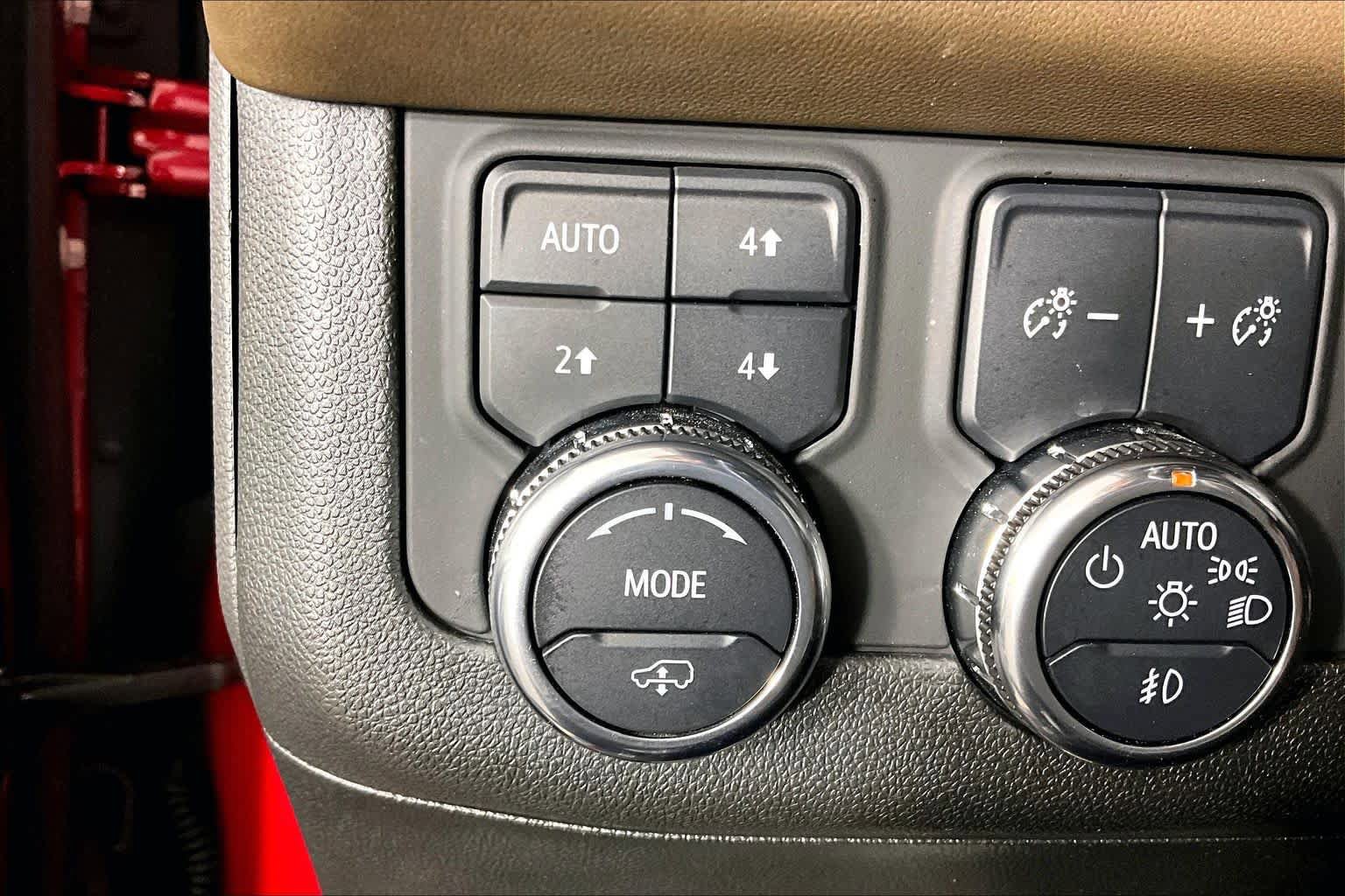 Used 2025 GMC Yukon XL Denali Ultimate w/ LPO, Floor Liner Package AWD/4WD image 35