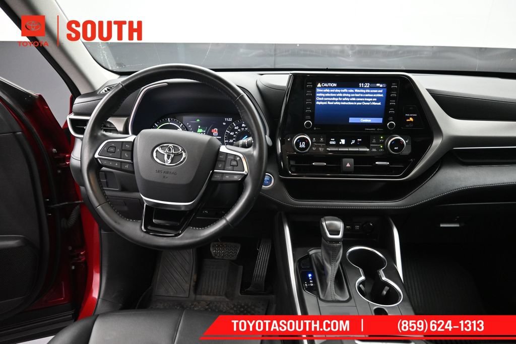 Used 2021 Toyota Highlander XLE AWD/4WD image 11