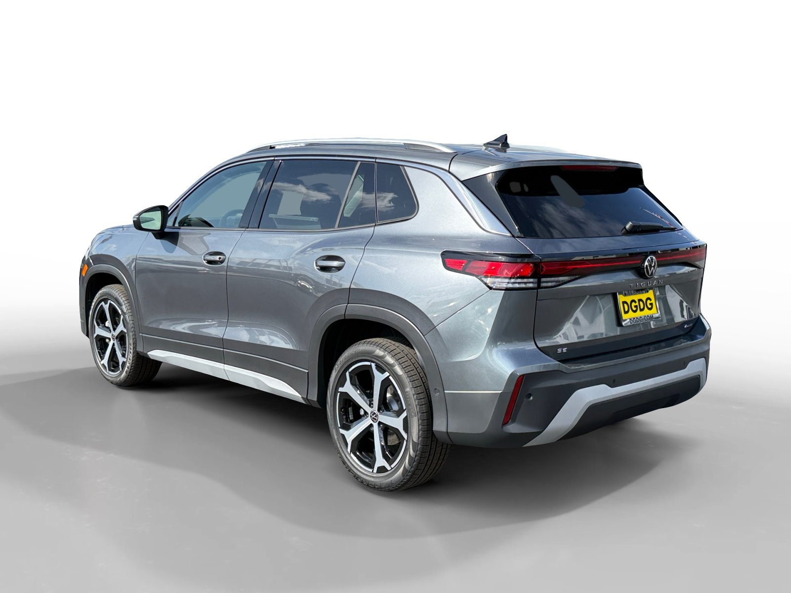 New 2026 Volkswagen Tiguan SE AWD/4WD image 3