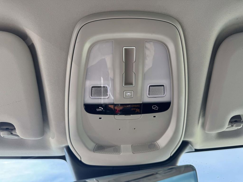 Certified 2023 Volvo XC60 B5 Plus image 30