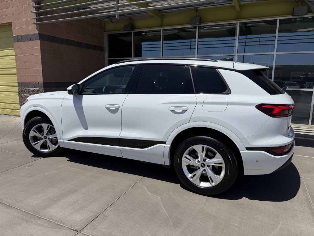 Used 2025 Audi Q6 e-tron Premium w/ Convenience Package RWD image 5