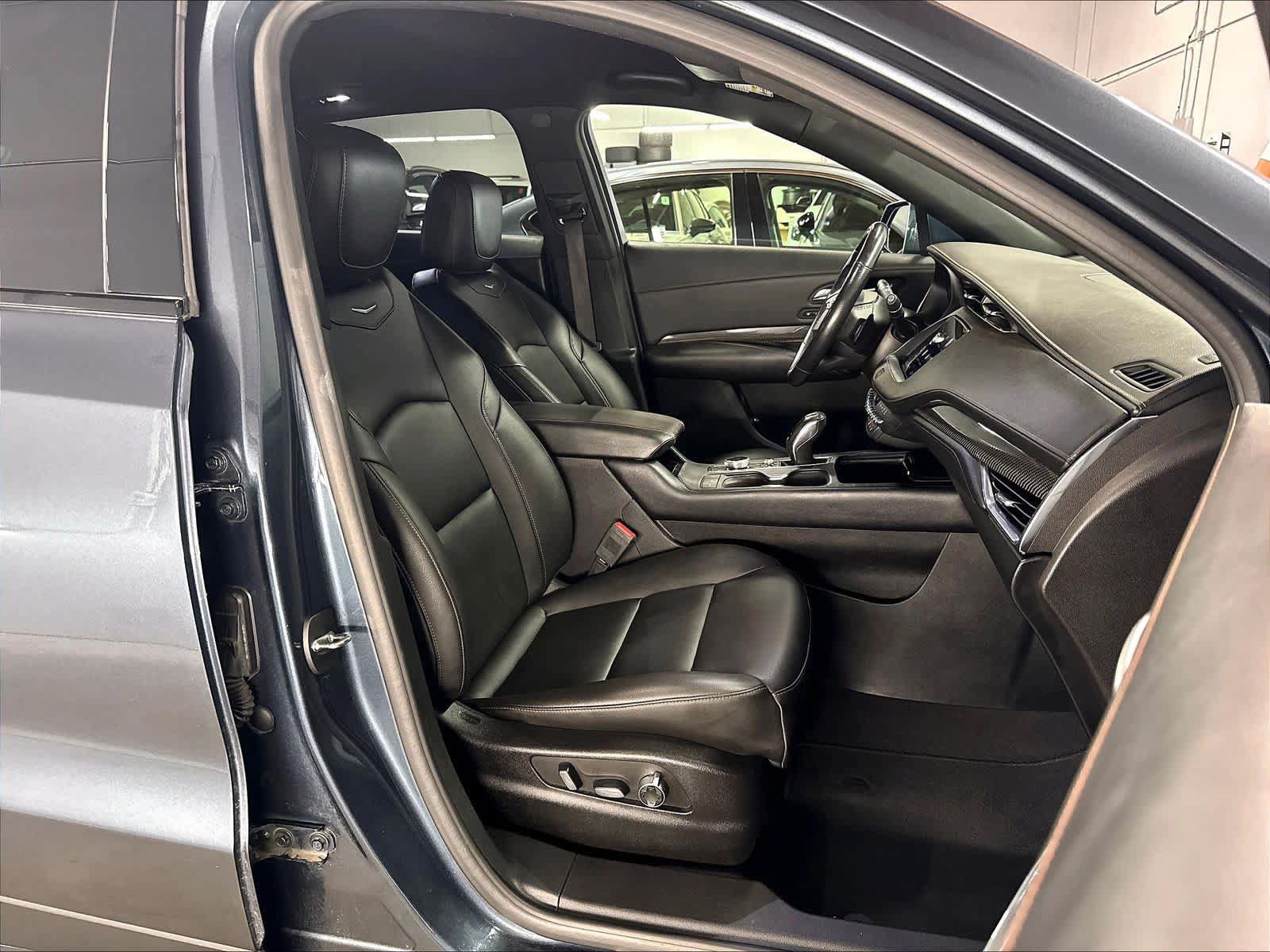 Used 2019 Cadillac XT4 Sport w/ Cold Weather Package FWD image 10