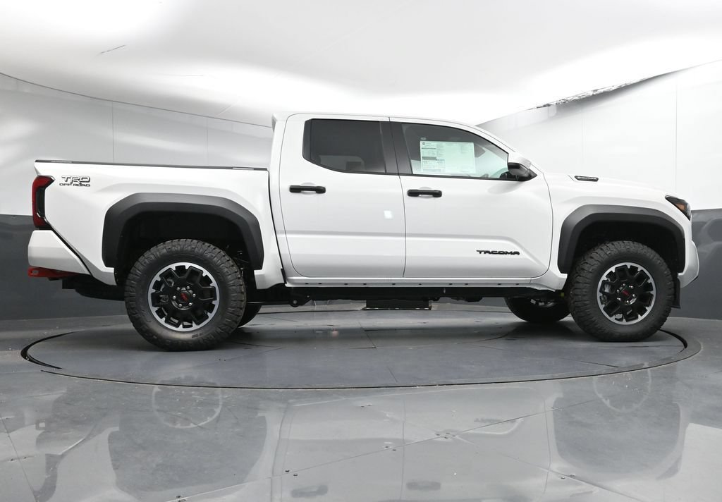 Used 2025 Toyota Tacoma TRD Off-Road AWD/4WD image 29