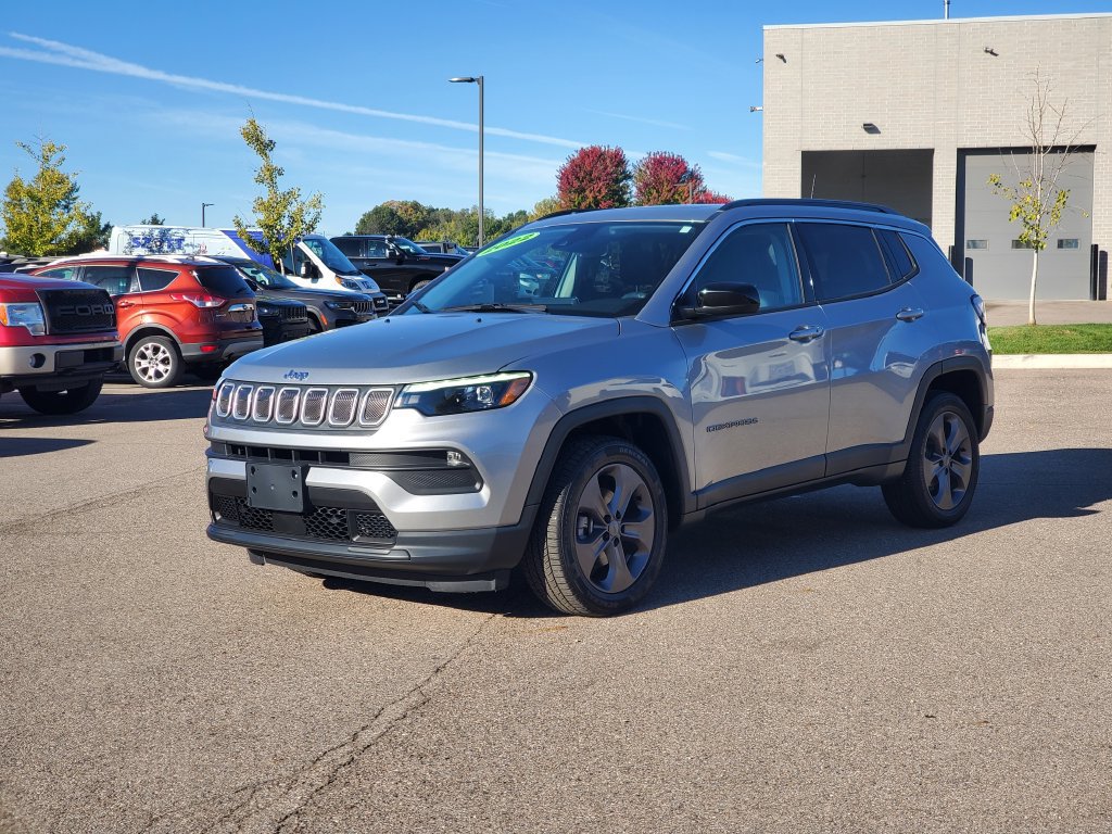Used 2022 Jeep Compass Latitude w/ Sun and Sound Group AWD/4WD image 2