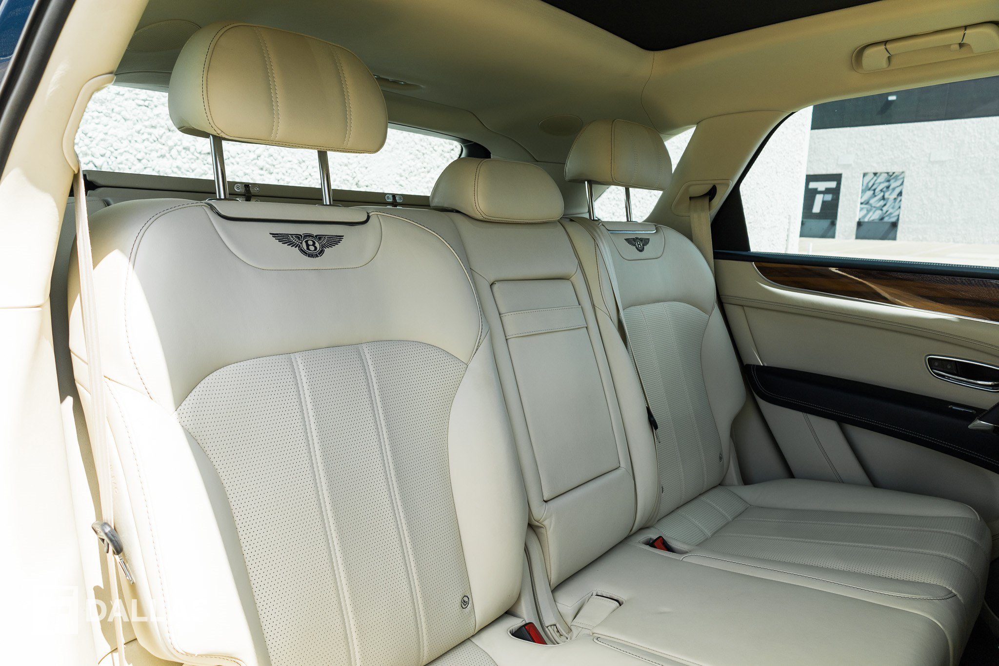 Used 2019 Bentley Bentayga AWD/4WD image 36