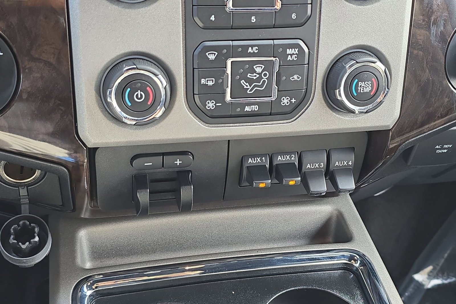 Used 2016 Ford F350 Platinum w/ Snow Plow Prep Package image 25