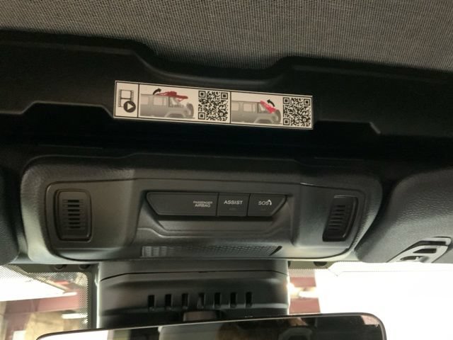 Used 2025 Jeep Wrangler Unlimited Sahara w/ Technology Group AWD/4WD image 26
