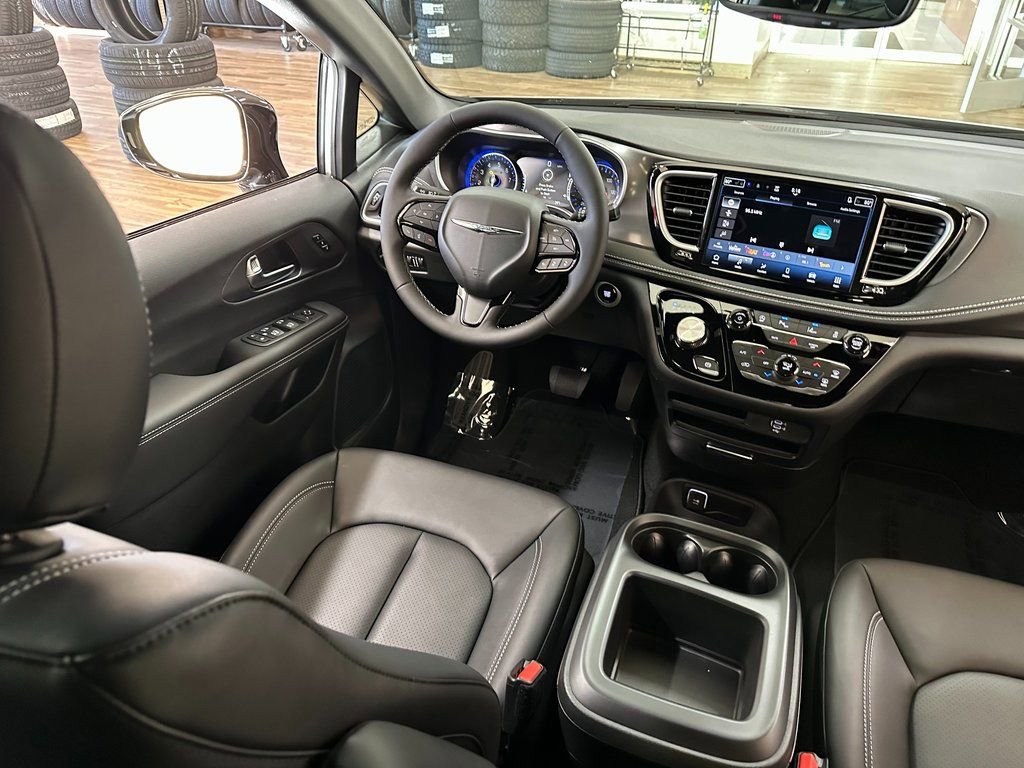 New 2026 Chrysler Pacifica Select w/ S Appearance Package image 14