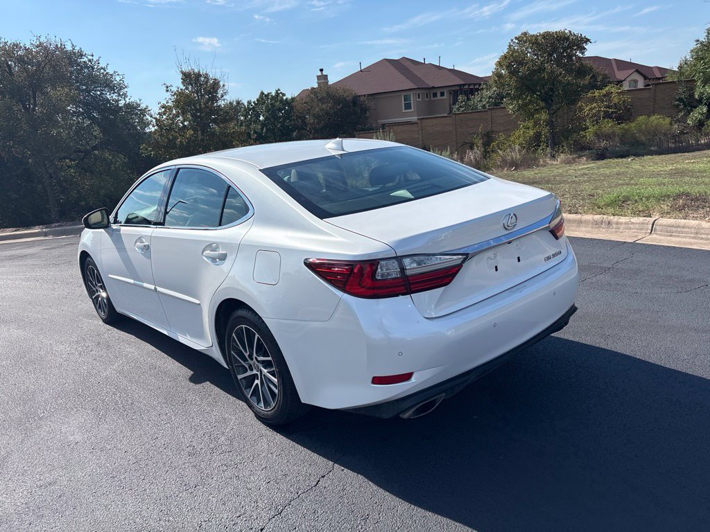 Used 2017 Lexus ES 350 w/ Luxury Package FWD image 3