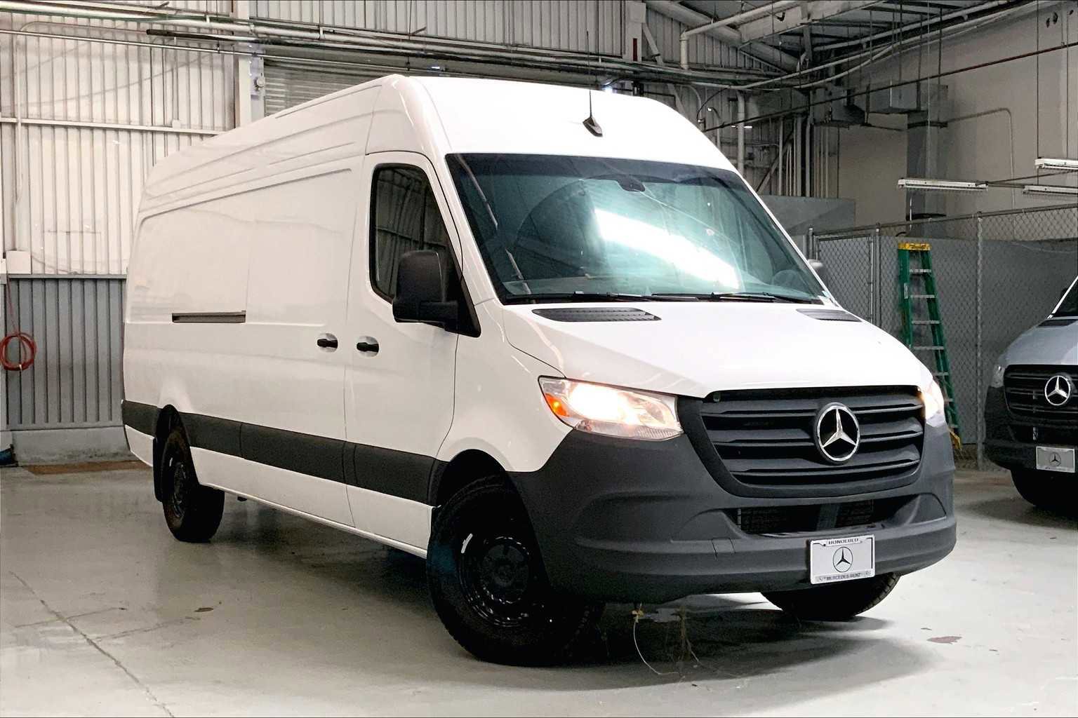Used 2024 Mercedes-Benz Sprinter 2500 image 2