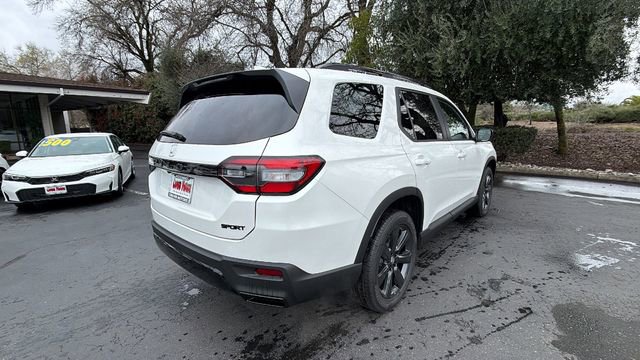 New 2026 Honda Pilot Sport image 4