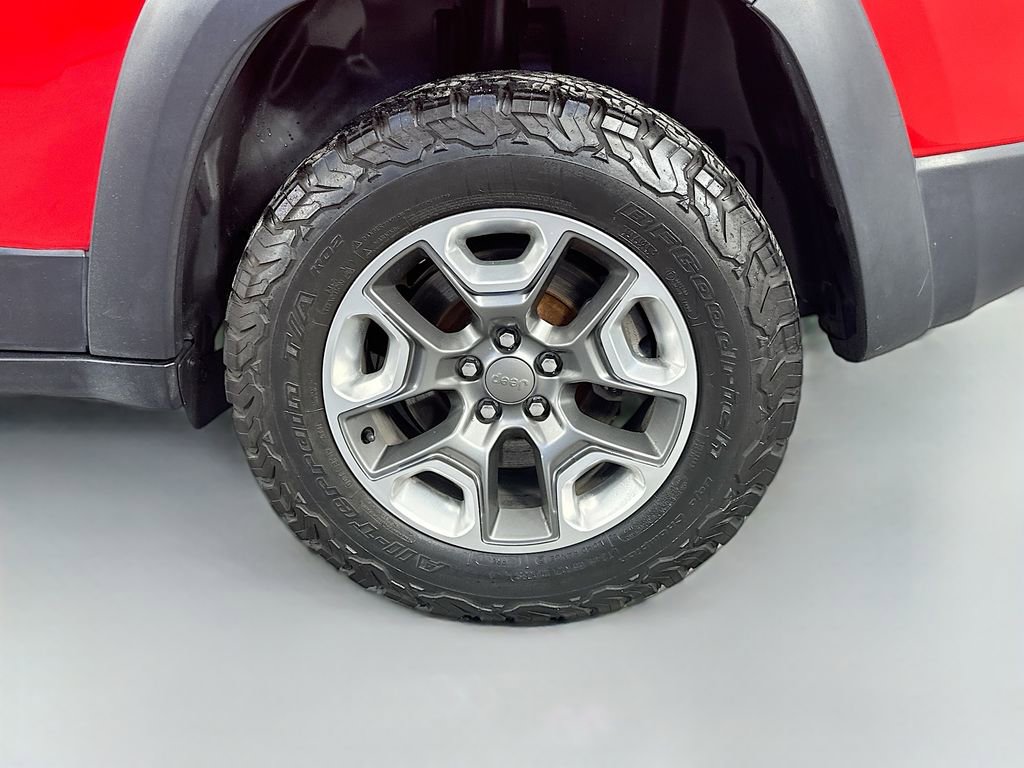 Used 2019 Jeep Cherokee Trailhawk w/ Comfort/Convenience Group AWD/4WD image 34