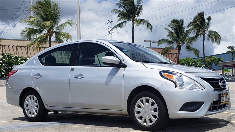Used 2018 Nissan Versa SV FWD image 4