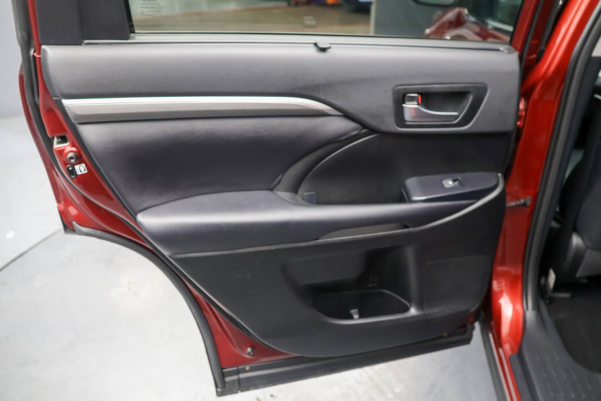 Used 2019 Toyota Highlander SE AWD/4WD image 28