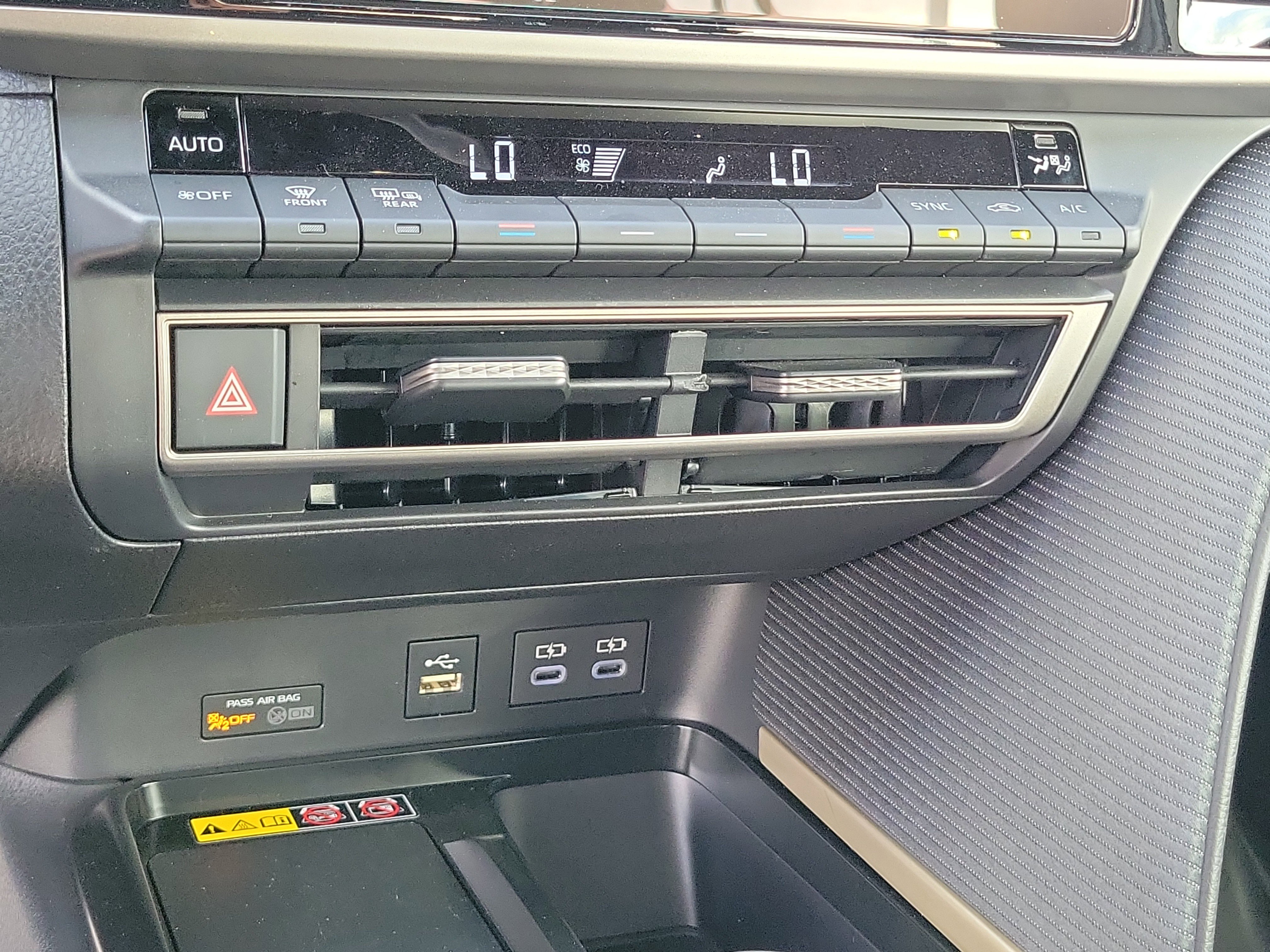 Used 2025 Toyota Camry SE image 33