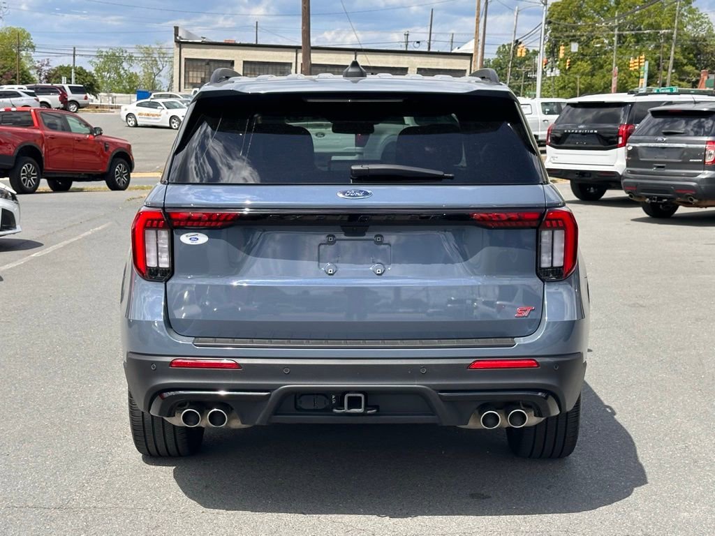 Used 2025 Ford Explorer ST AWD/4WD image 9