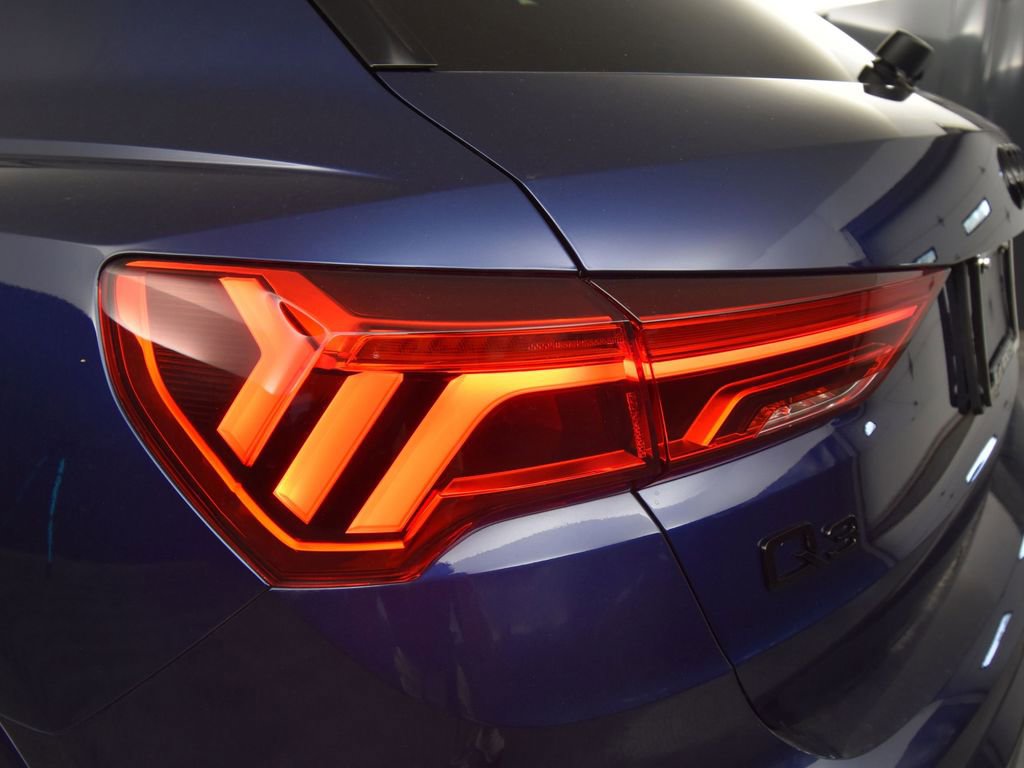 New 2025 Audi Q3 2.0T Premium image 10