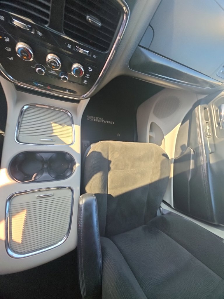 Used 2015 Dodge Grand Caravan SXT w/ Rear Park Assist Package FWD image 21