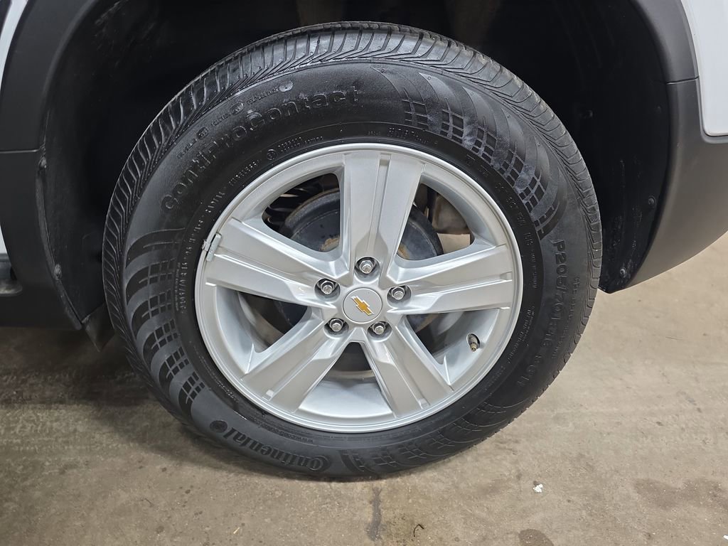 Used 2020 Chevrolet Trax LT w/ LT Convenience Package FWD image 31