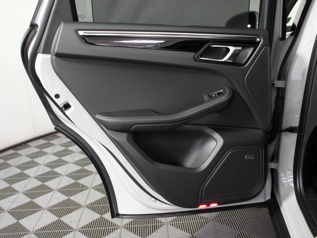 Used 2026 Porsche Macan image 32