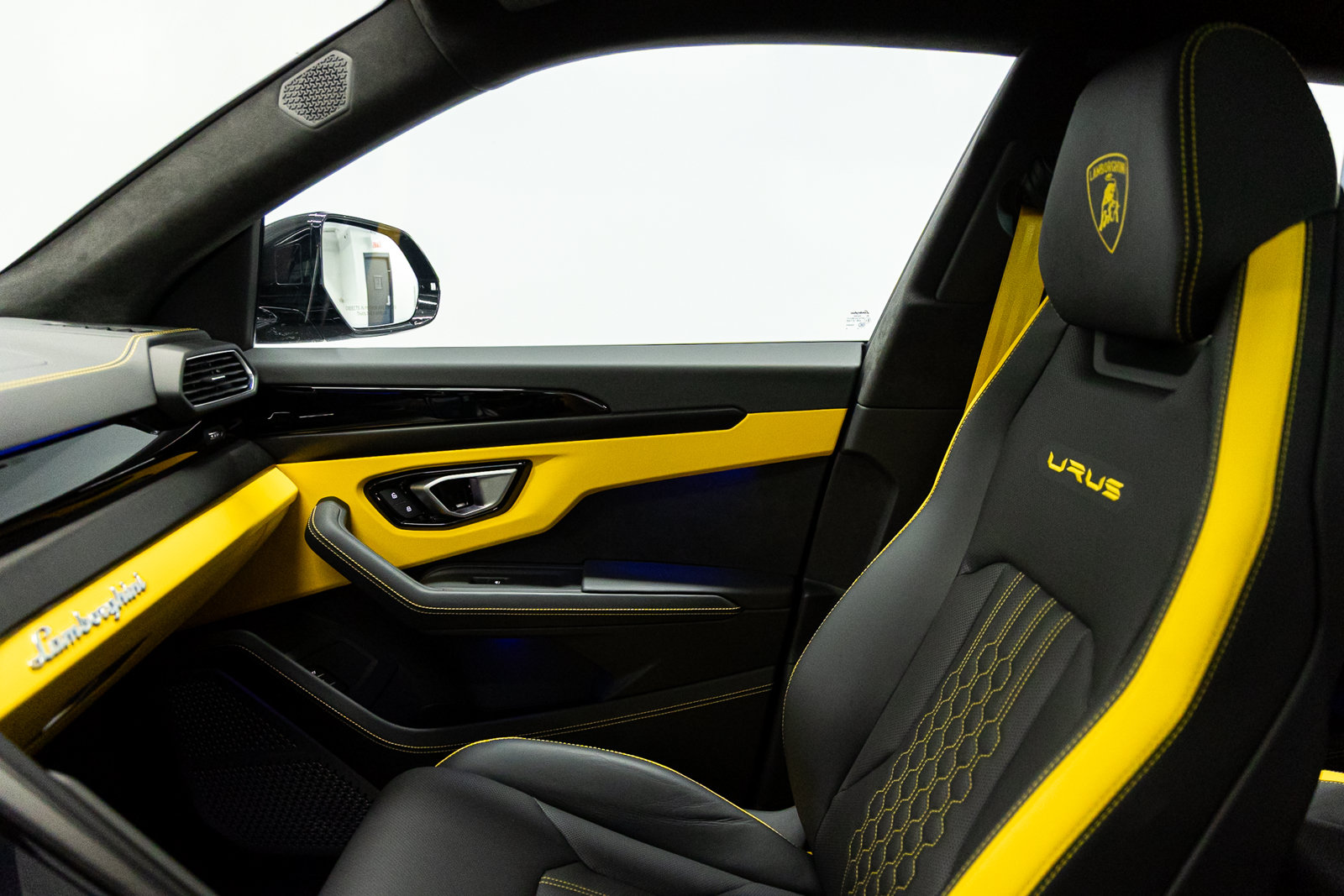 Used 2024 Lamborghini Urus S AWD/4WD image 36