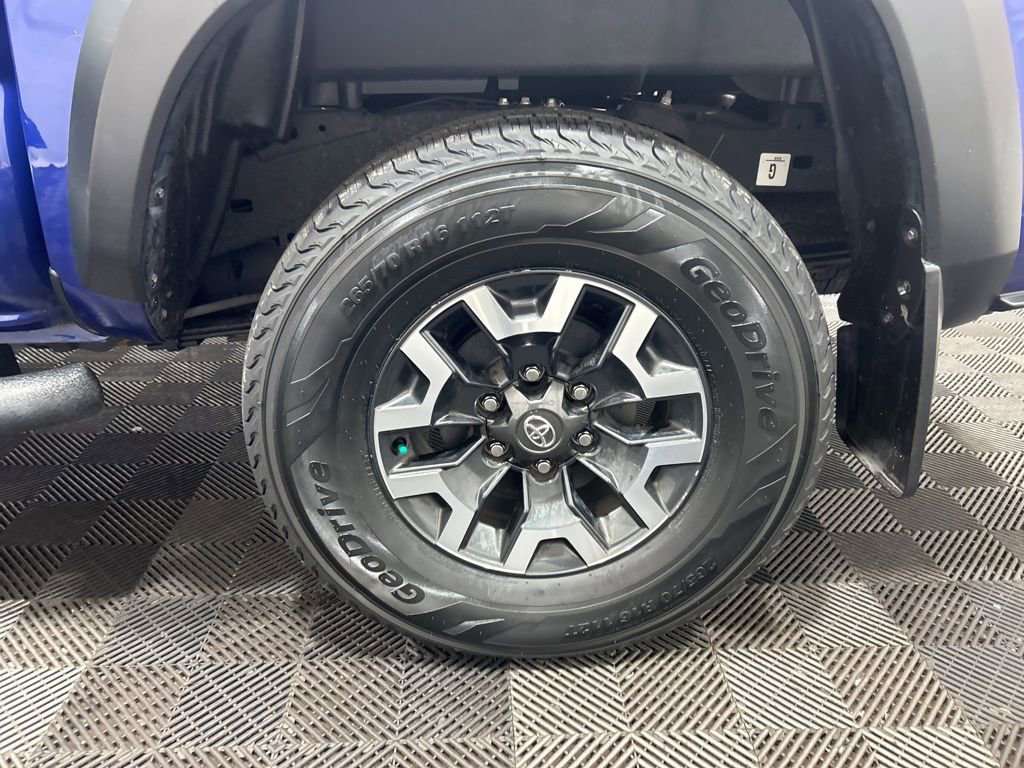 Used 2022 Toyota Tacoma TRD Off-Road image 30