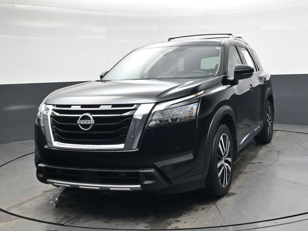 Used 2025 Nissan Pathfinder Platinum image 9