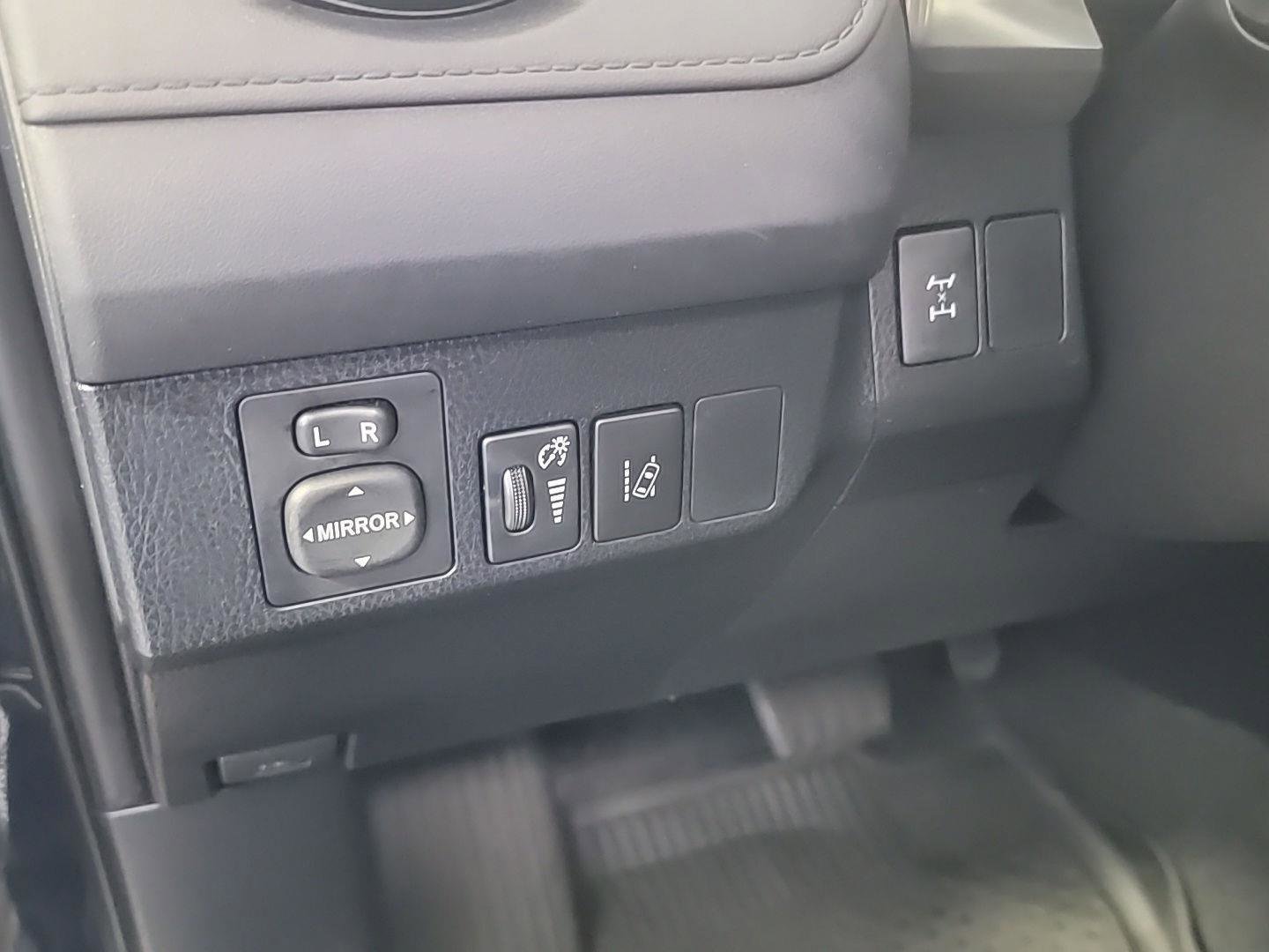 Used 2017 Toyota RAV4 LE w/ All Weather Liner Package image 33