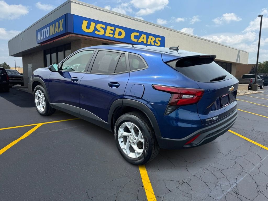 Used 2024 Chevrolet Trax LS w/ LS Convenience Package image 7