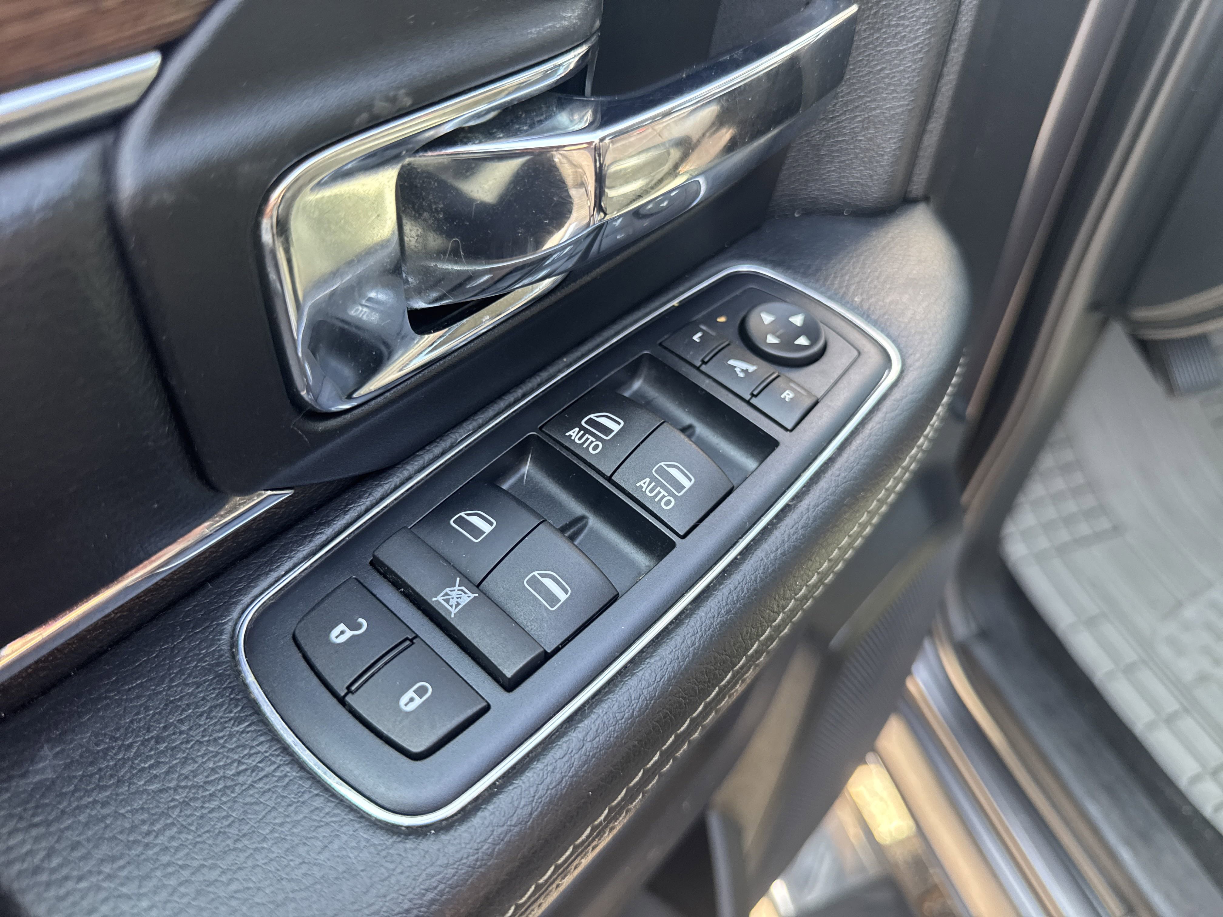 Used 2016 RAM 1500 Laramie w/ Convenience Group image 14