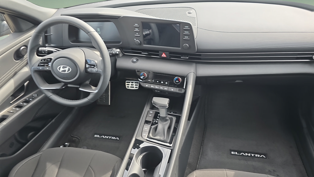 New 2026 Hyundai Elantra SEL Sport Premium FWD image 11