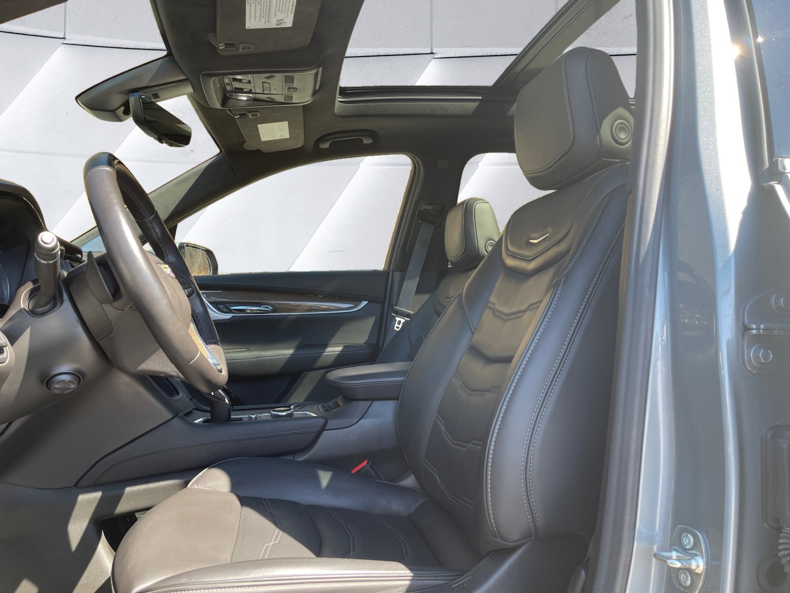 Certified 2025 Cadillac XT6 Premium Luxury w/ Platinum Package image 10