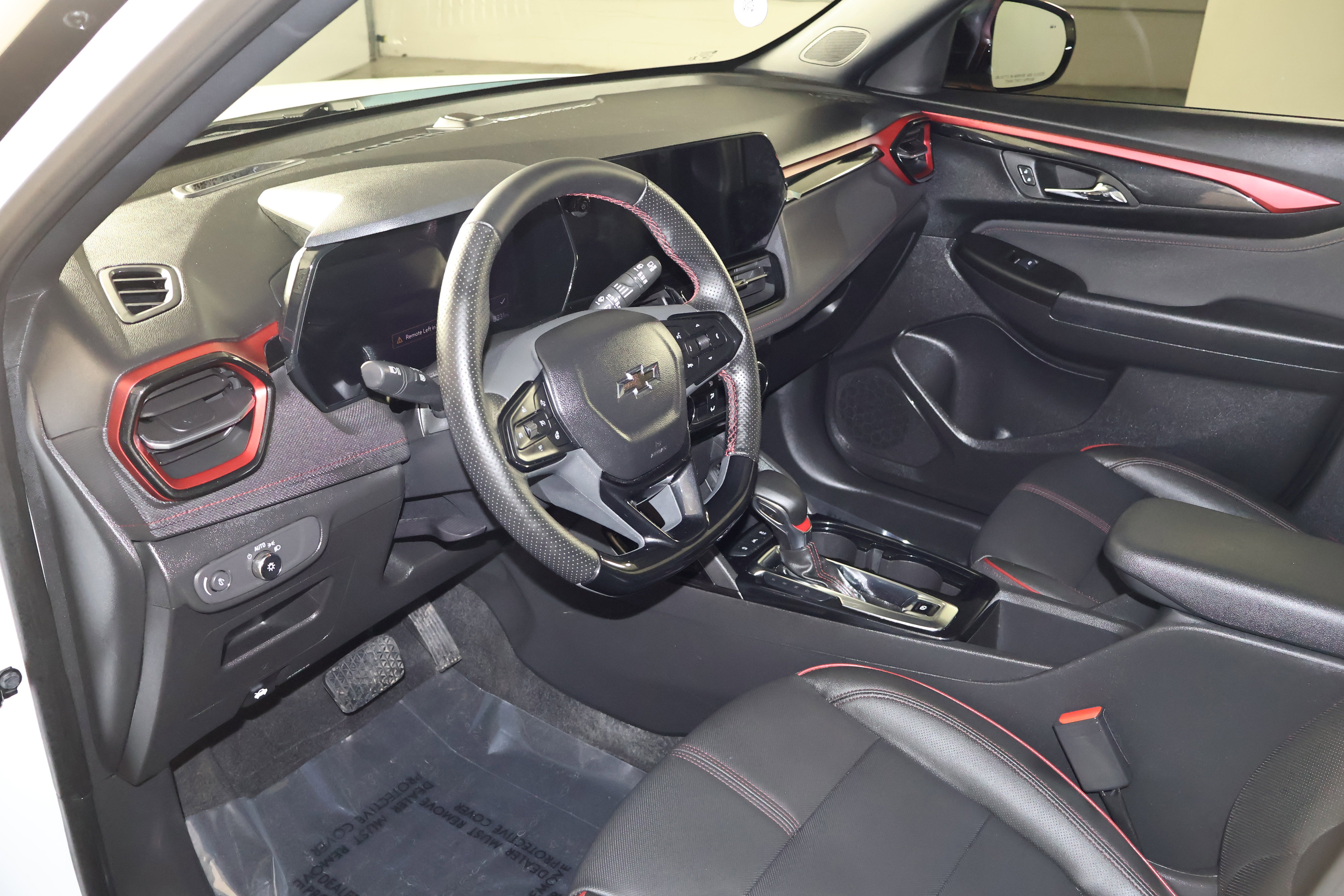 Used 2025 Chevrolet TrailBlazer RS w/ Convenience Package image 2