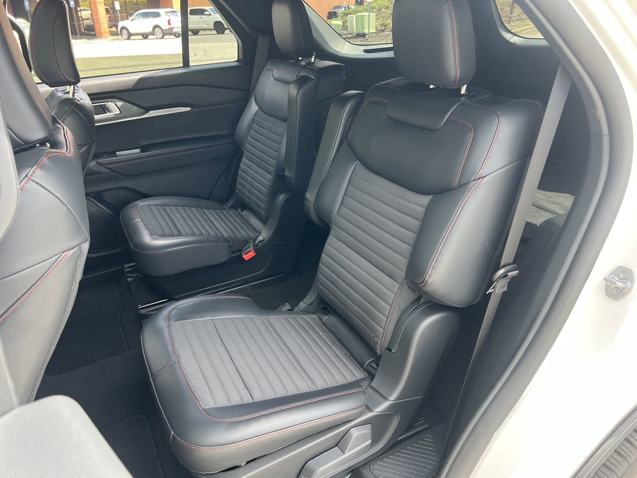 New 2026 Ford Explorer ST-Line w/ ST-Line Street Pack image 18